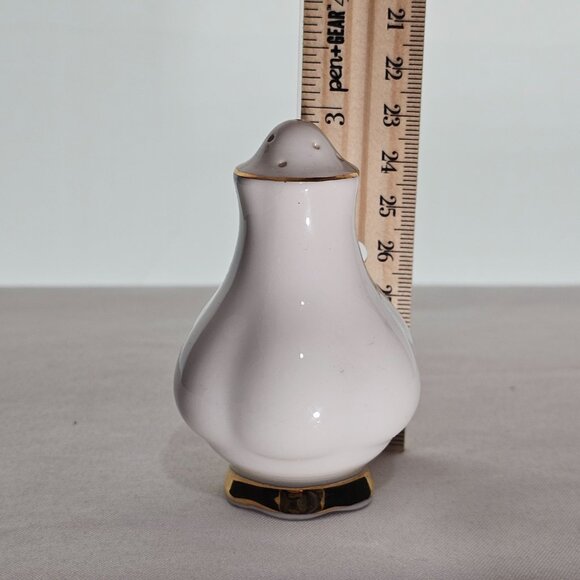 Royal Albert Val D'or Salt Pepper Shakers 3"  white gold trim fine china England - Picture 9 of 9